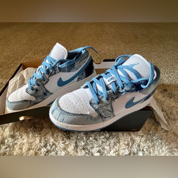 Air Jordan 1 Low (GS) - Picture 1 of 11